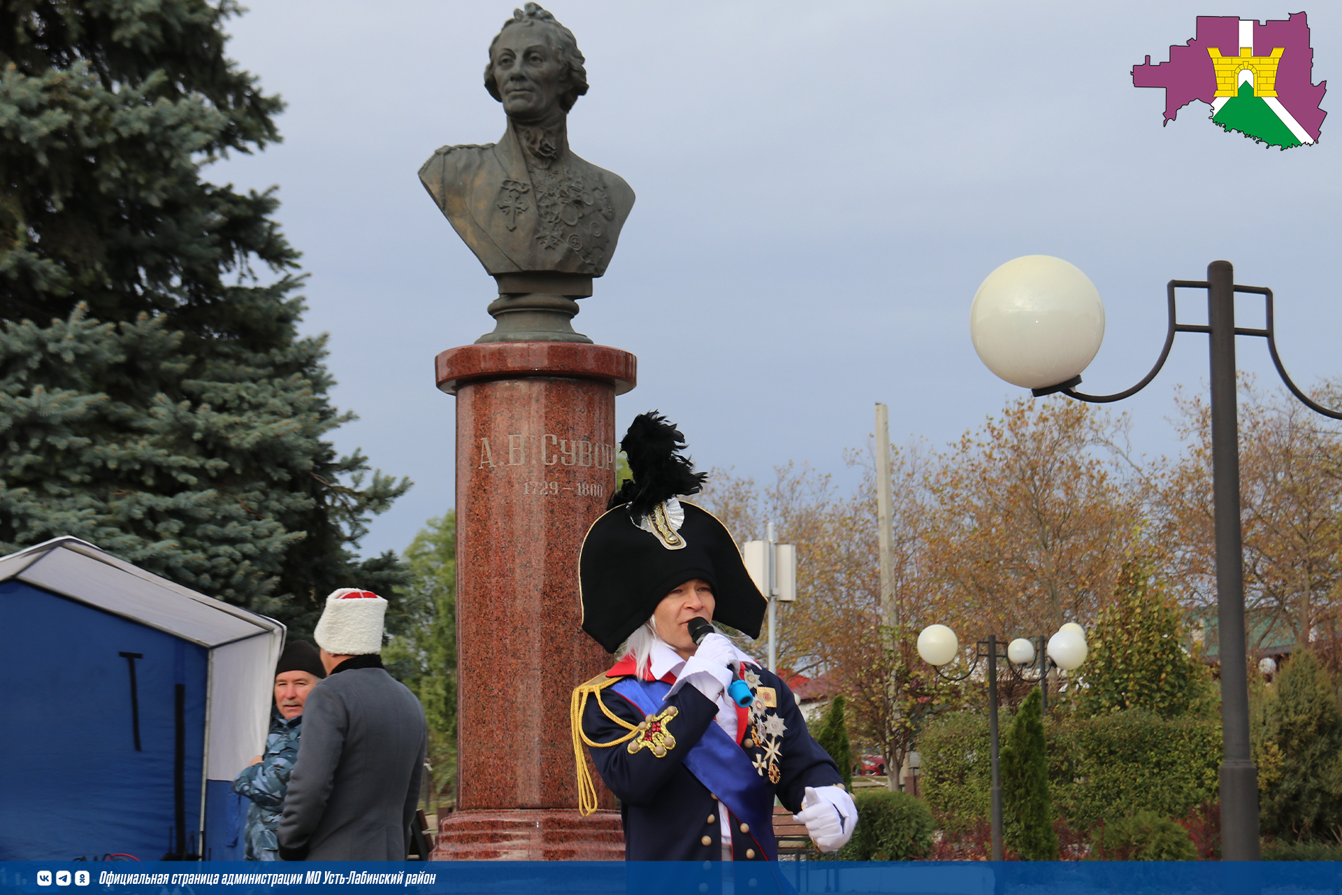В Усть-Лабинске прошло торжественное мероприятие и возтов ложение цвек памятнику великому полководцу