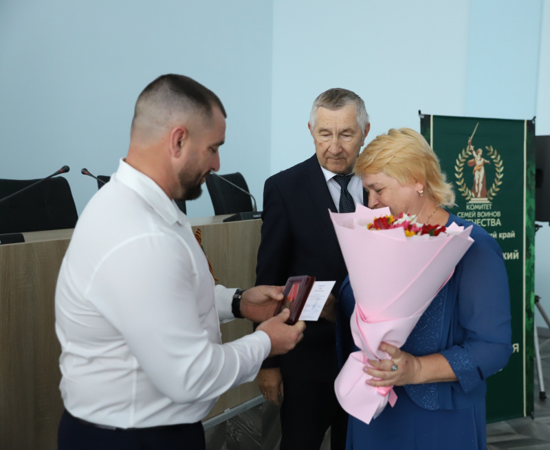 Торжественно вручили медаль «Матери защитника Отечества» Вере Владимировне Терещенко