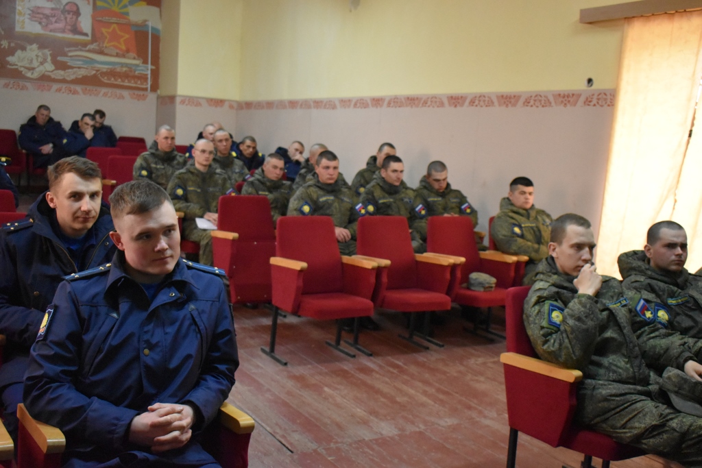 В Усть-Лабинске сотрудники полиции провели беседу с военнослужащими 