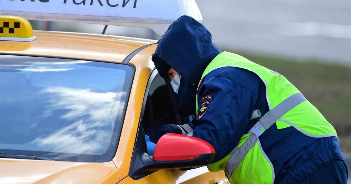 Усть-Лабинские Госавтоинспекторы  проверят водителей такси 