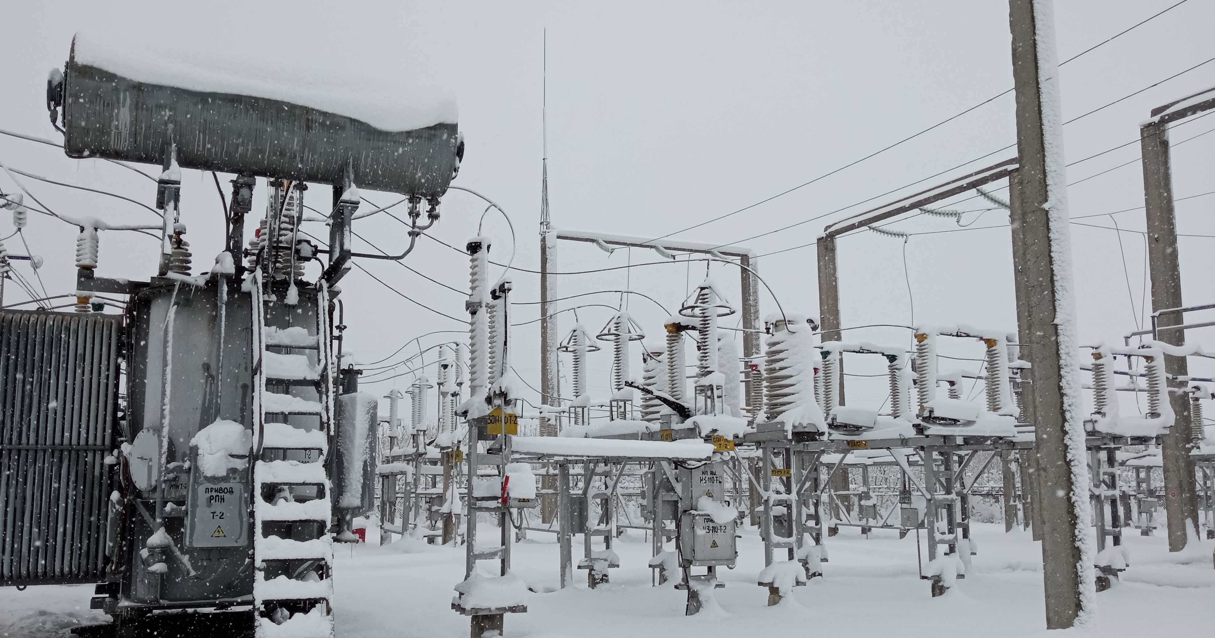 Устьлабинские энергетики провели ремонт оборудования на высоковольтных подстанциях 
