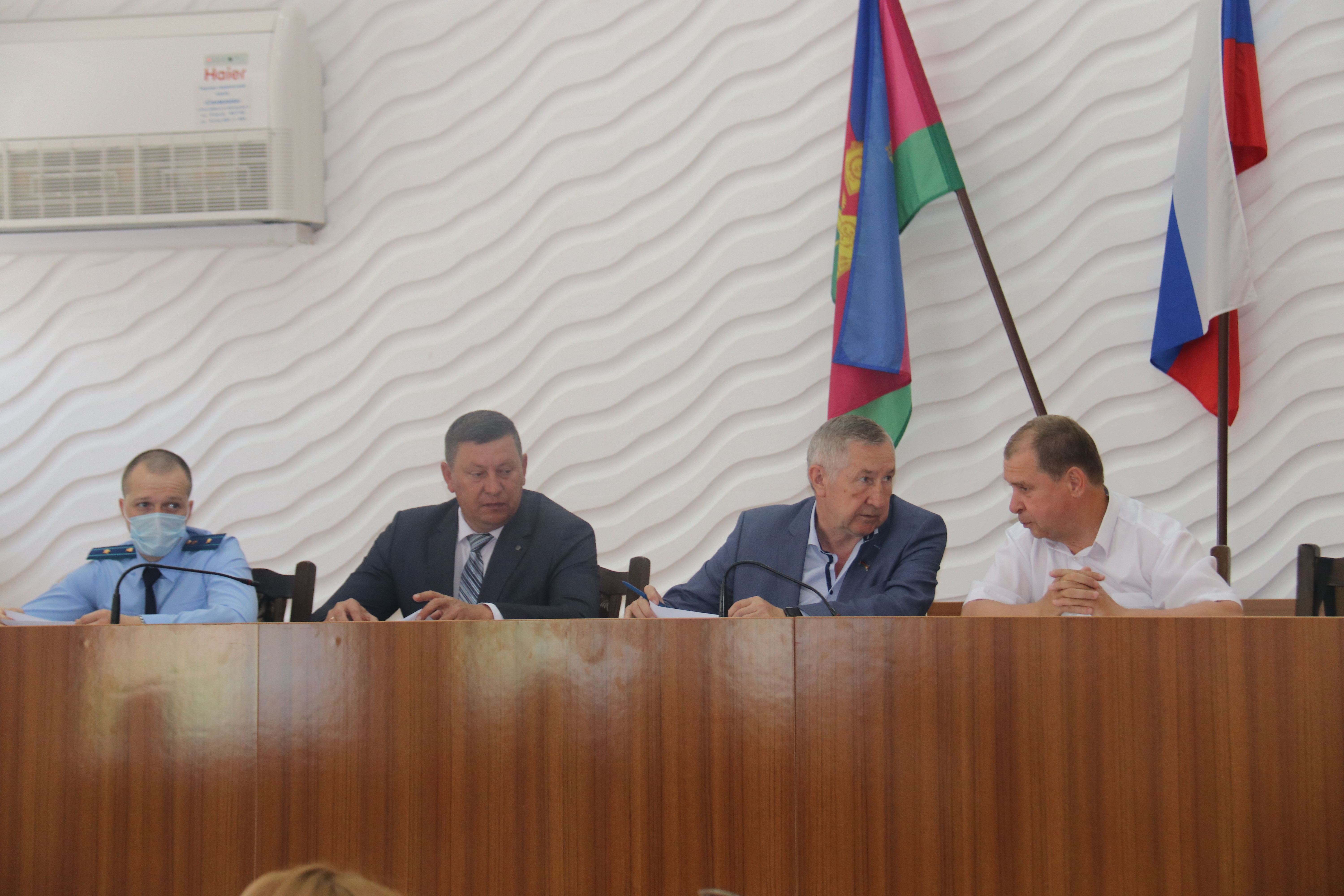 Сергей Запорожский принял участие в 13 сессии Совета района