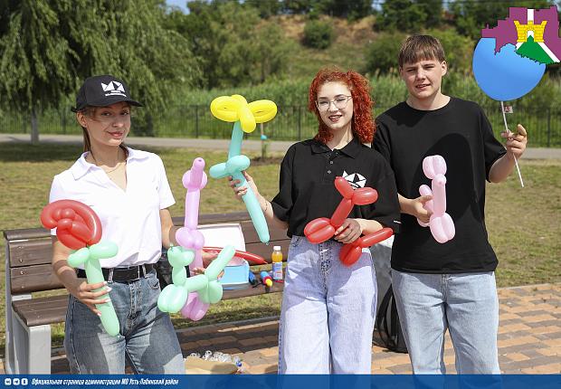 Сегодня на озере "Копытце" молодежь района провела интерактивные локации в честь "Дня защиты детей"!