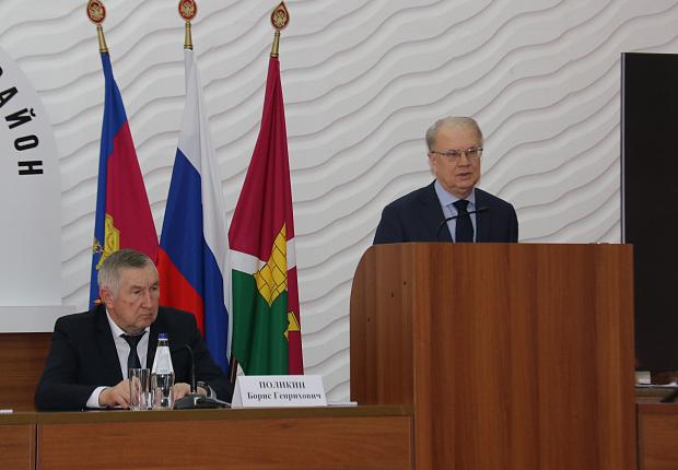Глава муниципалитета Сергей Запорожский отчитался о результатах работы администрации и подведомственных учреждений в 2021 году
