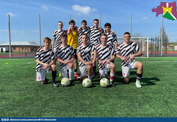 Футбольная команда школы №6 первая в краевых зональных соревнованиях Всекубанской спартакиады по Мини - футболу.