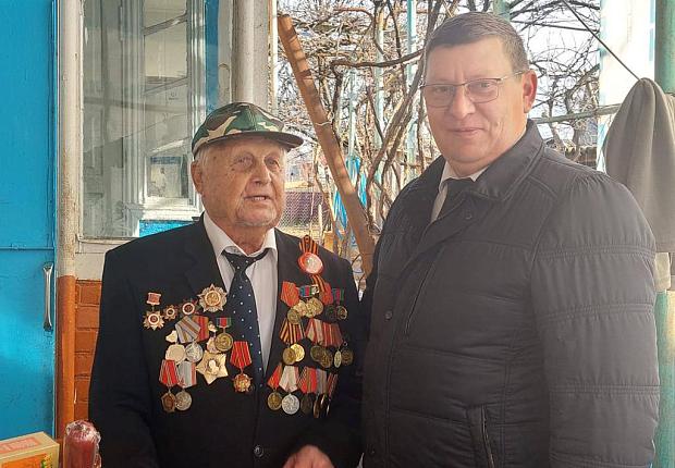 Глава муниципалитета поздравил участников Великой Отечественной войны