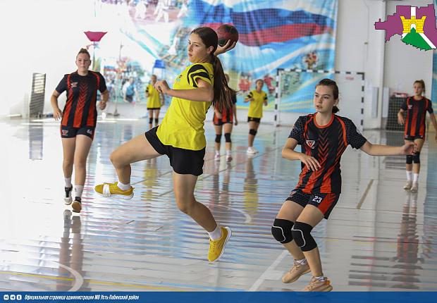 Продолжается первенство Краснодарского края по гандболу среди девушек