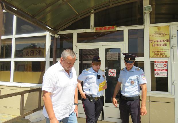 В Усть-Лабинском районе общественники проверили работу нарядов патрульно-постовой службы