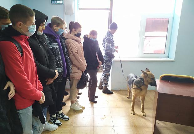 "Студенческий десант" высадился в полиции Усть-Лабинского района