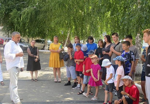 Полицейские и общественники провели экскурсию в Отделе МВД России по Усть-Лабинскому району