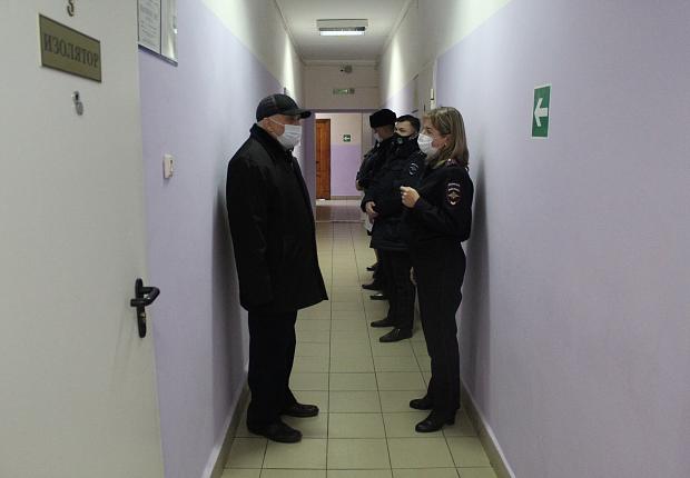 Председатель общественного совета Валерий Латынин посетил отдел полиции