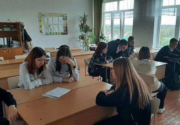 В образовательных учреждениях Усть-Лабинского района прошли занятия, посвященные избирательному праву в Российской Федерации в рамках Дня молодого избирателя