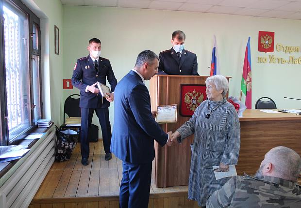 В Усть-Лабинском районе наградили ветеранов МВД